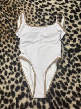 LainSnow White One-Piece Swimsuit with Beige Trim